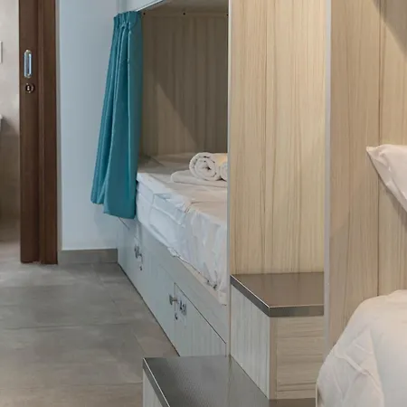 Hostel The Rose San Ġiljan