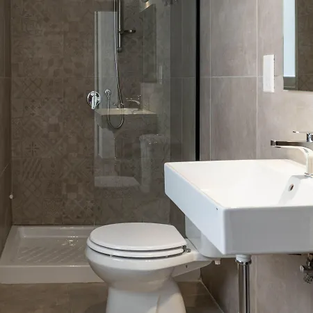 Hostel The Rose San Ġiljan