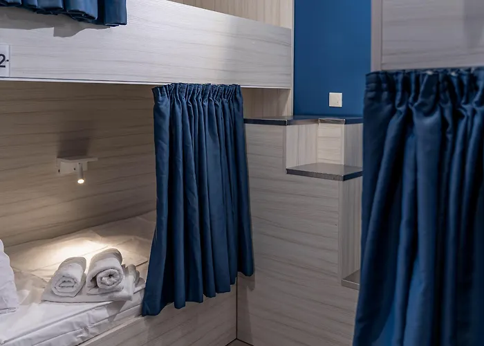 The Rose بيت شباب *